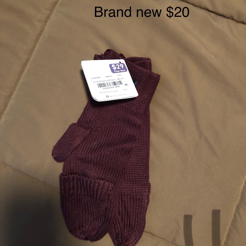 Lululemon mittens